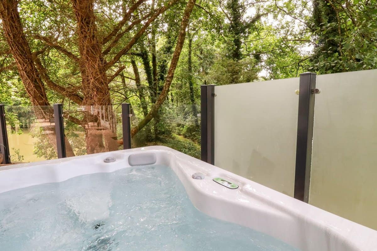 Private hot tub overlooking the lake at 6 Water's Edge