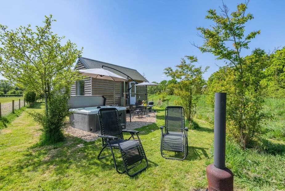 1 Bed Lodge in Biddenden log cabin exterior in Kent