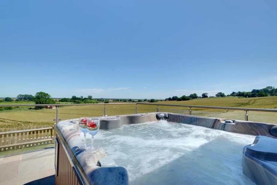 Private hot tub at 4 Bed Cottage in Tenterden