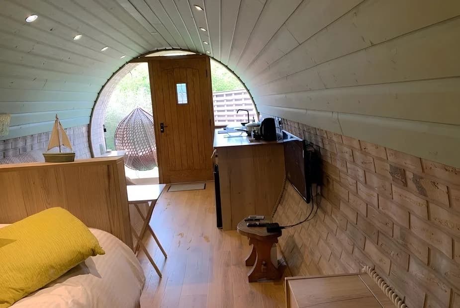 Private hot tub at Cosy Escape