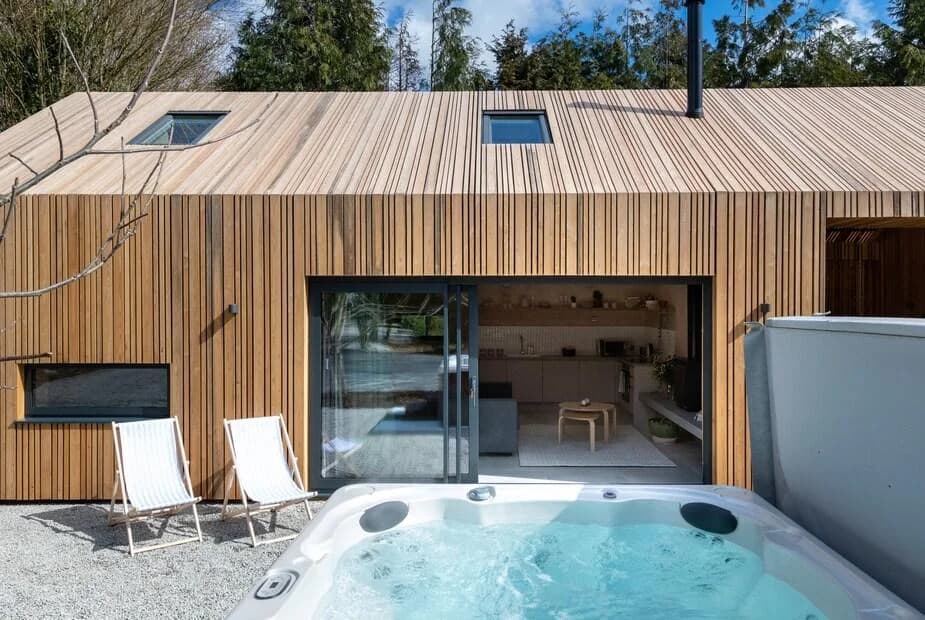 The Joiners Rest log cabin exterior in Kent