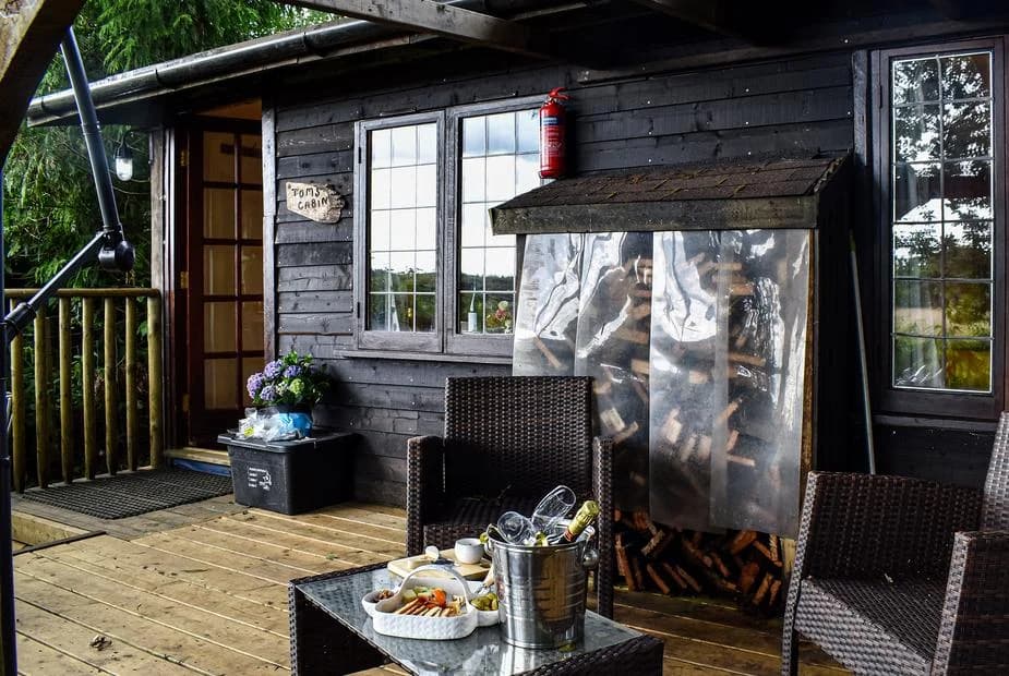 Toms Cabin log cabin exterior in Kent