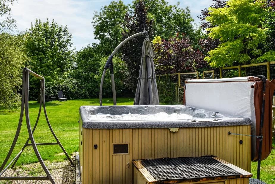 Cosy interior at Toms Cabin