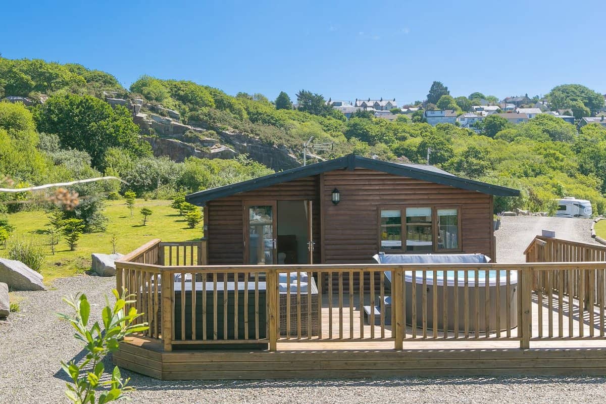 Costentyn authentic log cabin with traditional veranda near Bodmin Moor