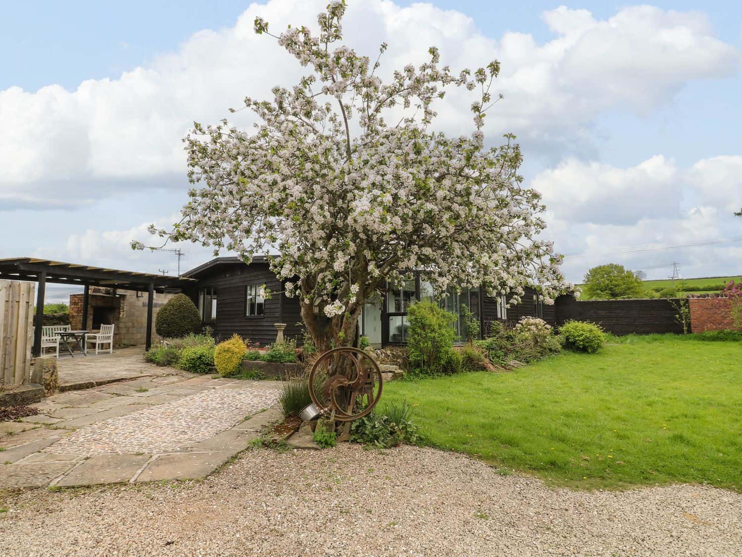 The Lodge At Wildersley Farm log cabin with panoramic Peak District views near Belper