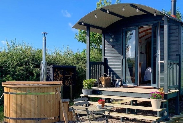 Westfield House Farm with a hot tub
